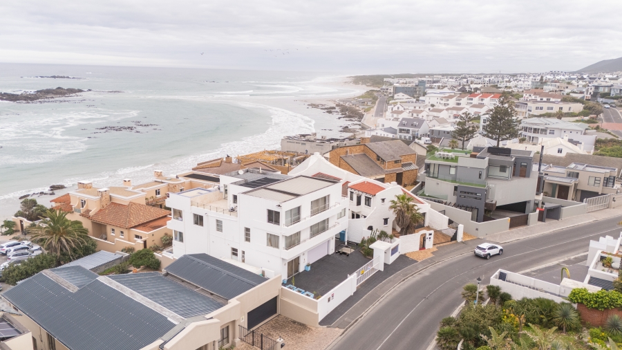 6 Bedroom Property for Sale in Bloubergstrand Western Cape
